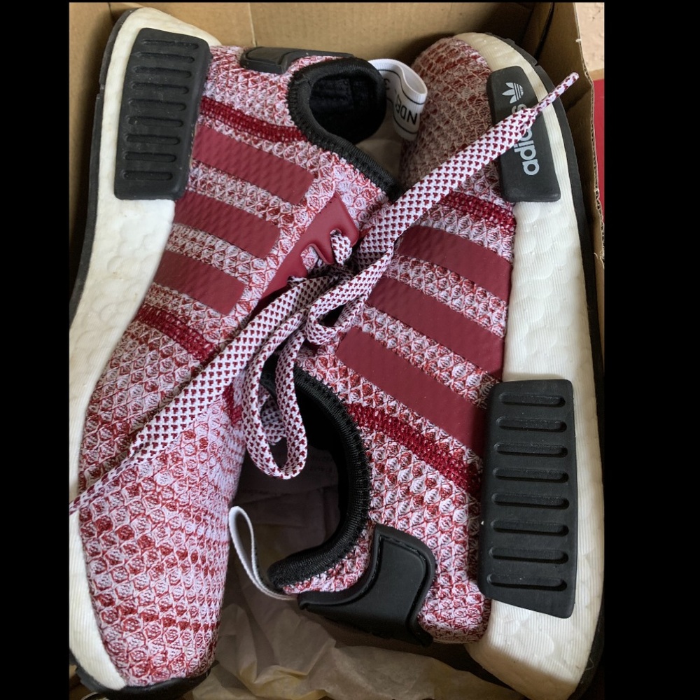 Maroon nmds